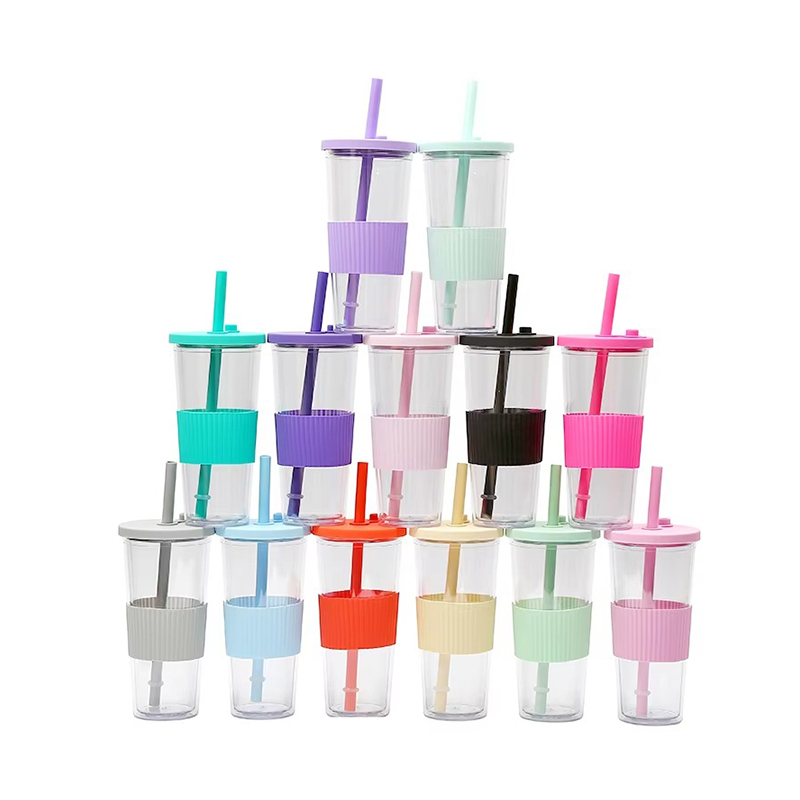 Portable transparent plastic tumbler with lid