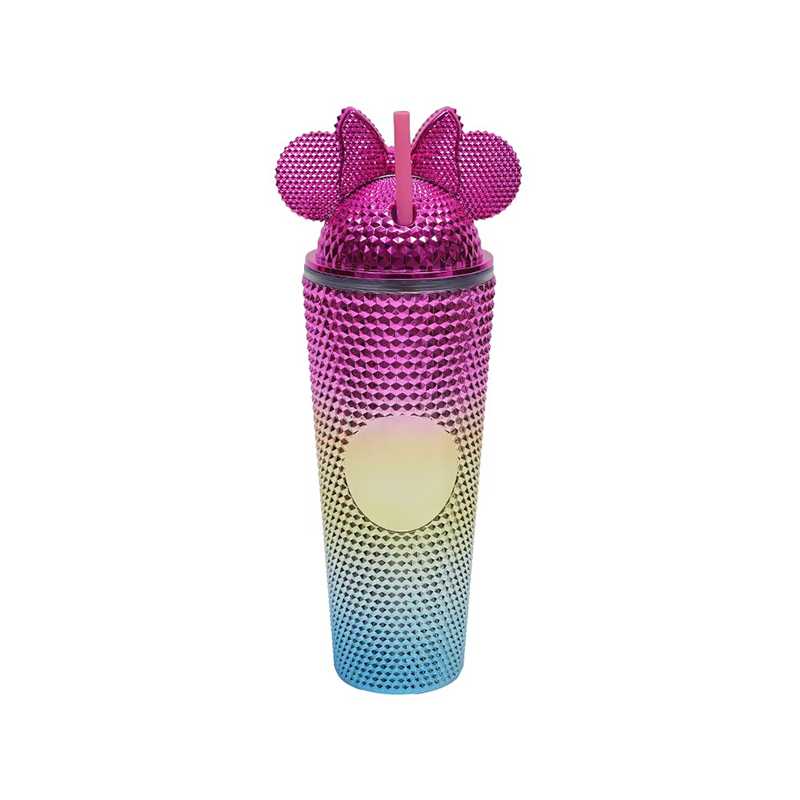 Diamond pattern plastic tumbler with bow